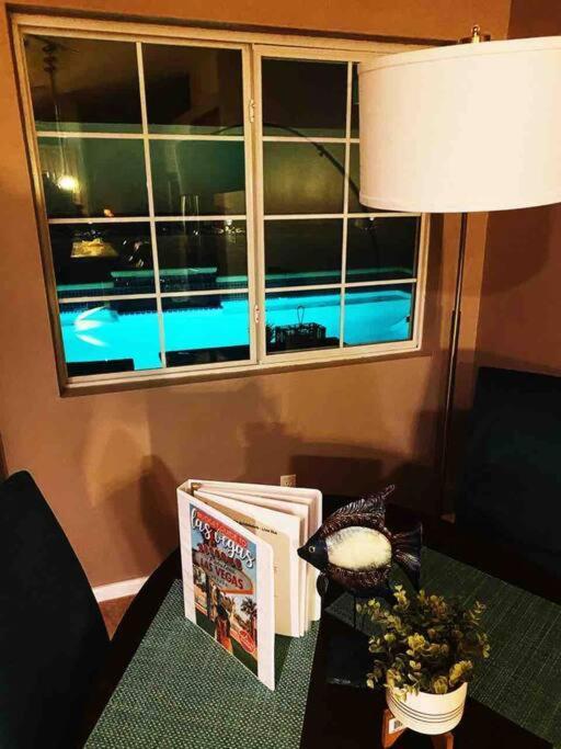 Amazing Heated Pool And Private Hot Tub 3br In Heart Of Lv Pousada Las Vegas